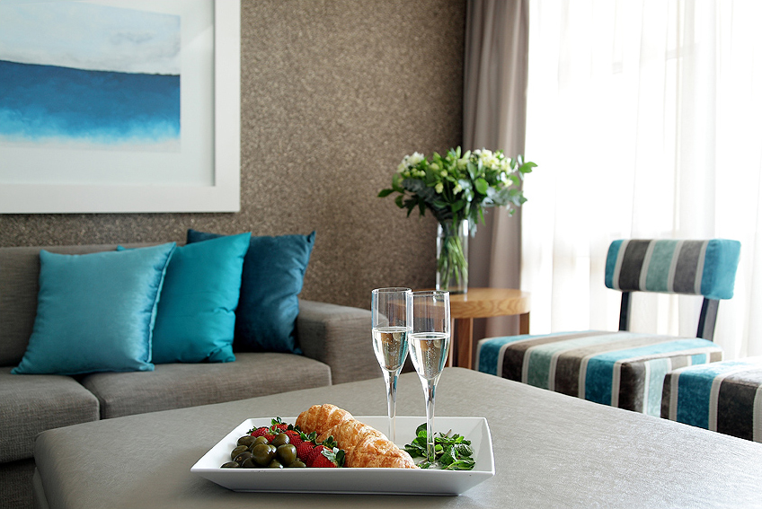 Lagoon Beach Apartments has a host of restaurants and bars.